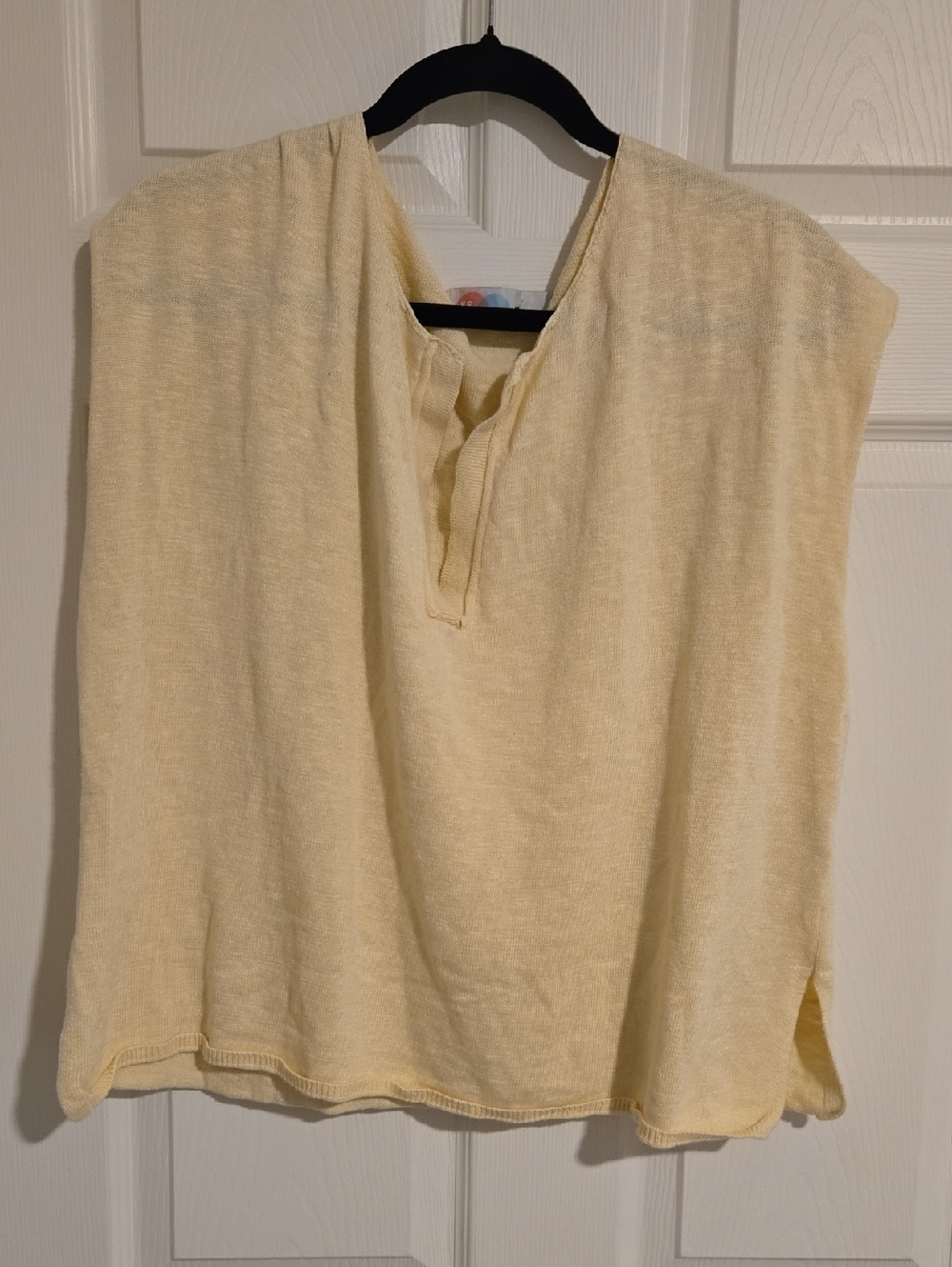 Cream V-Neck Sleeveless Knit Top